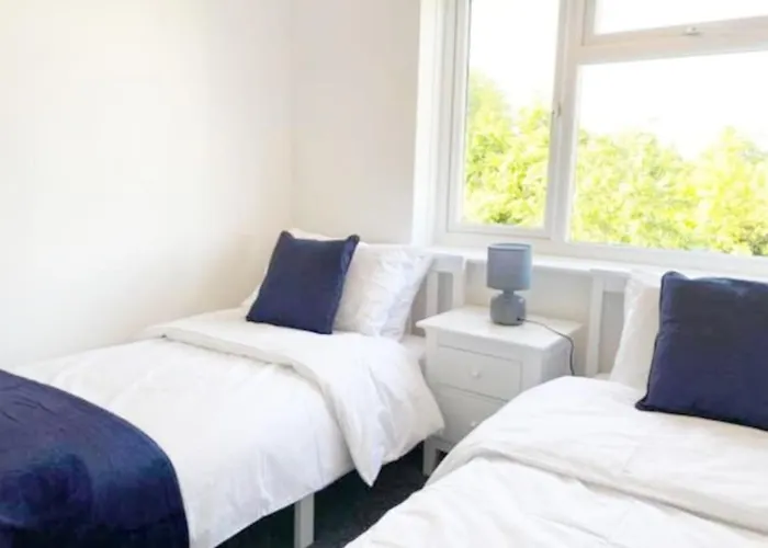 Bristol House Free Parking & Airport & M1 & Contractor