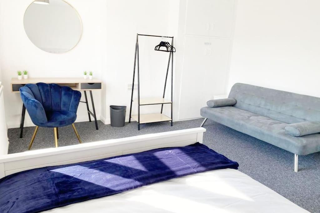 Bristol House Free Parking & Airport & M1 & Contractor Holiday home Luton (Bedfordshire)