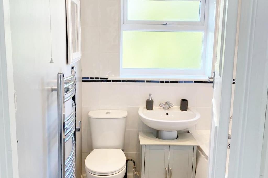 Bristol House Free Parking & Airport & M1 & Contractor Holiday home *