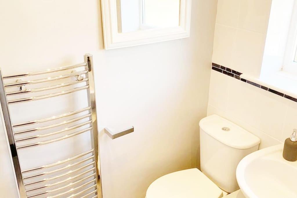 Bristol House Free Parking & Airport & M1 & Contractor Holiday home Luton (Bedfordshire)